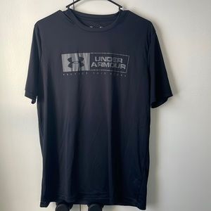 Black Uner Armour tee shirt